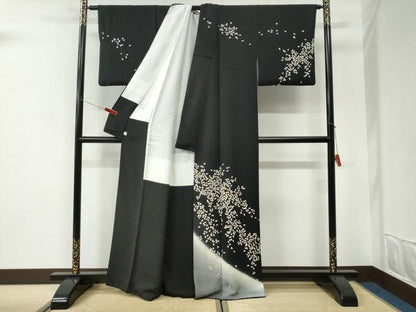 平和屋着物●訪問着　駒刺繍　舞花弁　暈し染め　黒地　金彩　正絹　逸品　CABI3162yc