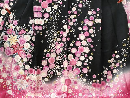 平和屋着物●豪華振袖 刺繍 百合草花文 ラメ糸 暈し染め 黒地 正絹 逸品 CABI3197yc
