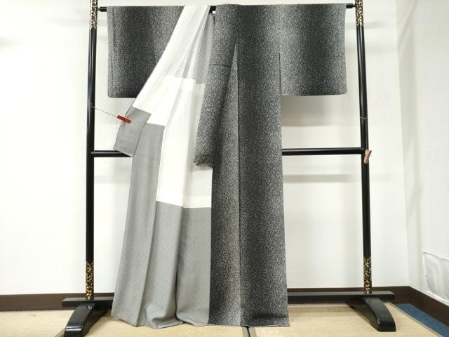 平和屋着物●上質な小紋　背抜き仕立て　霞間道　たたき染め　黒地　正絹　逸品　CABI3240yc