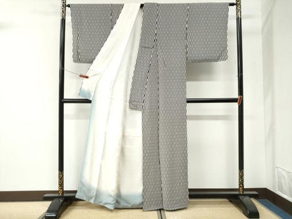 平和屋着物●上質な小紋　矢羽文　黒地　正絹　逸品　CABI3320yc