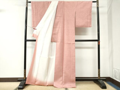 平和屋着物●上質な色無地　霞地紋　珊瑚色　正絹　逸品　未使用　CABI3353yc