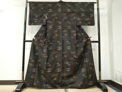 平和屋着物●国指定重要無形文化財　本場久米島紬　手織　正絹　逸品　CABI3396yc