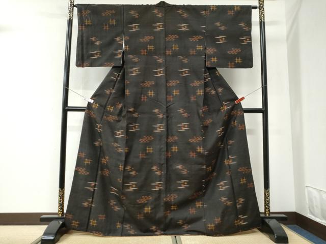 平和屋着物●国指定重要無形文化財　本場久米島紬　手織　正絹　逸品　CABI3396yc