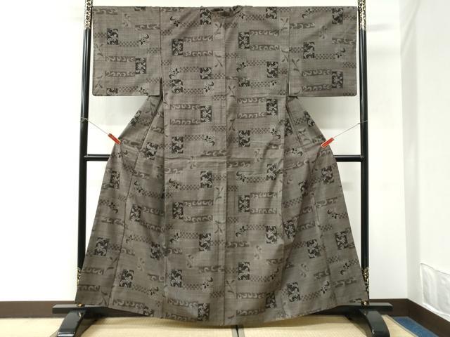 平和屋着物●本場大島紬　7マルキ　色紙花唐草文　正絹　逸品　CABI3597yc