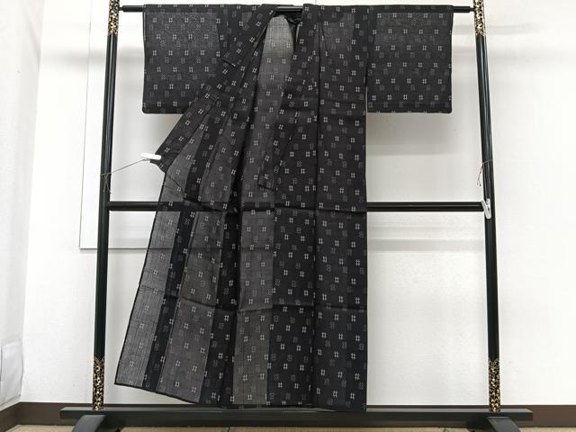 平和屋着物＊夏物　小紋　紗紬　井桁絣　黒地　正絹　逸品　CABI3842xi