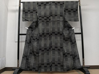 平和屋着物＊夏物　紗紬　幾何学文　黒地　正絹　逸品　未使用　CABI3844xi
