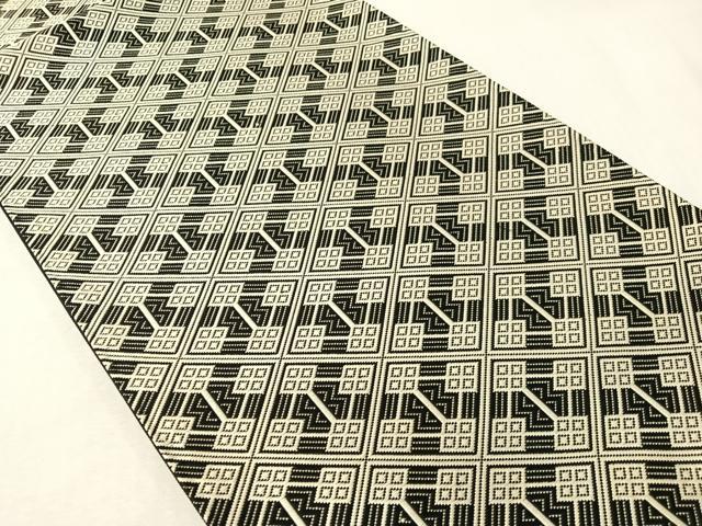 平和屋着物●本場筑前博多織　六通柄袋帯　こぎん刺し　菱吉祥文　黒地　証紙付き　正絹　逸品　CABI4196vp