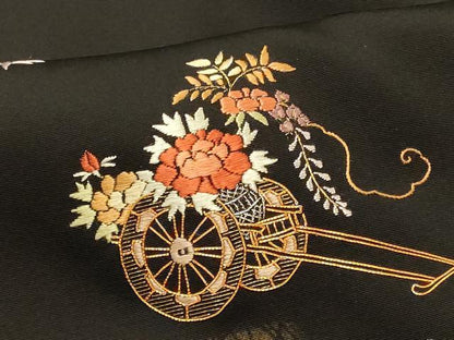平和屋着物＃羽織　駒刺繍　御所車花文　黒地　金銀彩　正絹　逸品　未使用　CABI6094in