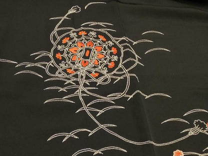 平和屋着物＃中国三大刺繍　相良刺繍　総刺繍　羽織　鏡裏芝草花文　黒地　正絹　逸品　CABI6137in