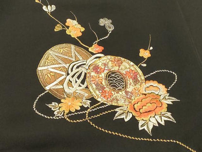平和屋着物＃羽織　駒刺繍　総刺繍　鼓草花文　黒地　金銀糸　正絹　逸品　CABI6150in