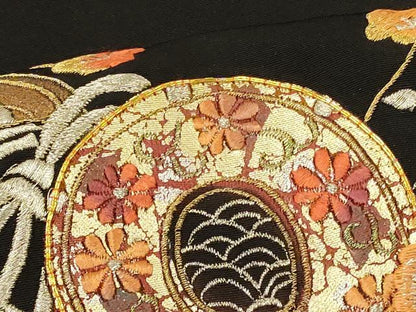 平和屋着物＃羽織　駒刺繍　総刺繍　鼓草花文　黒地　金銀糸　正絹　逸品　CABI6150in