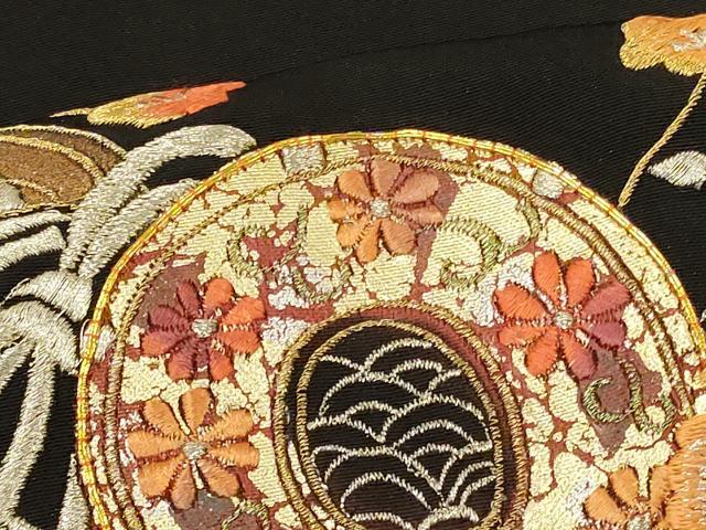 平和屋着物＃羽織　駒刺繍　総刺繍　鼓草花文　黒地　金銀糸　正絹　逸品　CABI6150in