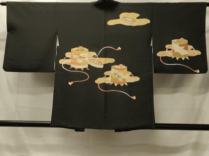 平和屋着物＃羽織　駒刺繍　貝桶花文　黒地　金彩　正絹　逸品　CABI6161in