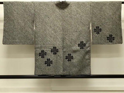 平和屋着物∞羽織　総絞り　幾何学文様　黒地　正絹　逸品　未使用　CABI6214in