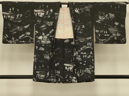 平和屋着物＃羽織　ろうけつ染め　風景文　黒地　正絹　逸品　未使用　CABI6274in