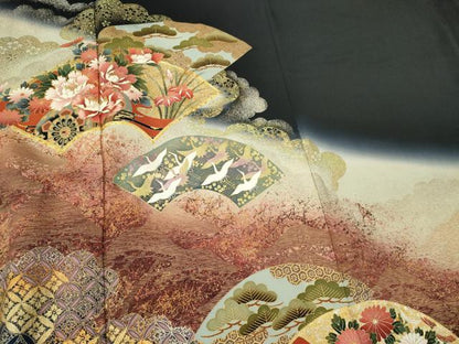 平和屋着物■豪華黒留袖　岡本和郎　駒刺繍　地紙御所車飛鶴花文　暈し染め　金銀彩　正絹　逸品　CABI6784ou