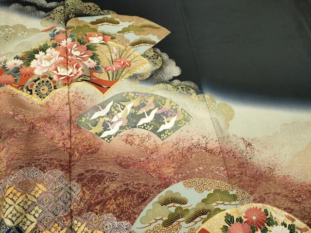 平和屋着物■豪華黒留袖　岡本和郎　駒刺繍　地紙御所車飛鶴花文　暈し染め　金銀彩　正絹　逸品　CABI6784ou