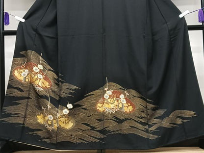 平和屋着物■豪華黒留袖　駒刺繍　立波枝梅文　金彩　正絹　逸品　CABI7080xe