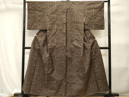 平和屋着物■本場大島紬　7マルキ　幾何学文　高島屋扱い　正絹　逸品　CABI8053ev