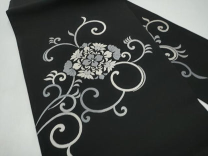平和屋着物●塩瀬　九寸名古屋帯　総刺繍　花唐草文　黒地　正絹　逸品　CABI8911hy