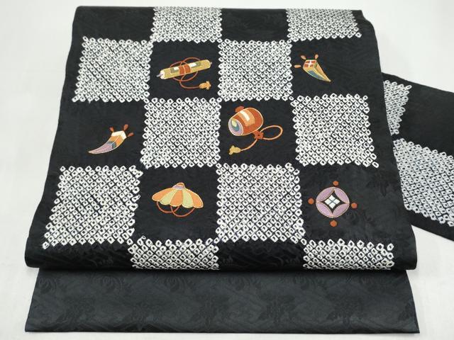 平和屋着物●九寸名古屋帯　絞り　総刺繍　駒刺繍　市松宝尽くし文　黒地　正絹　逸品　CABI9115hy