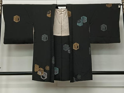 平和屋着物∞羽織　寿光織　亀甲花文　黒地　金銀糸　正絹　逸品　未使用　CABI9292ua