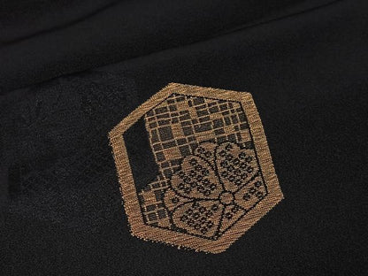 平和屋着物∞羽織　寿光織　亀甲花文　黒地　金銀糸　正絹　逸品　未使用　CABI9292ua