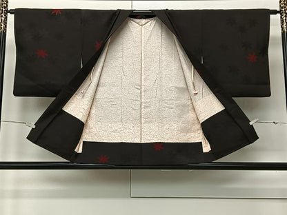 平和屋着物∞羽織　地紋起こし　舞葉文　黒地　正絹　逸品　CABI9294ua