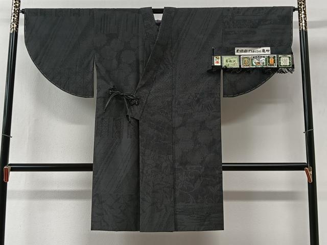 平和屋着物＃本塩沢　道中着　山田織　136亀甲　草花文　黒地　ロング丈　証紙付き　正絹　逸品　CABI9418ua