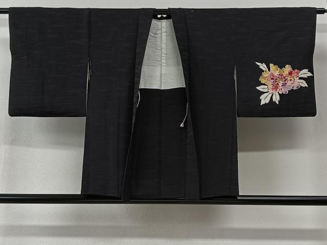 平和屋着物＃羽織　草花文　黒地　正絹　逸品　CABI9422ua