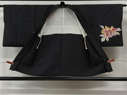 平和屋着物＃羽織　草花文　黒地　正絹　逸品　CABI9422ua