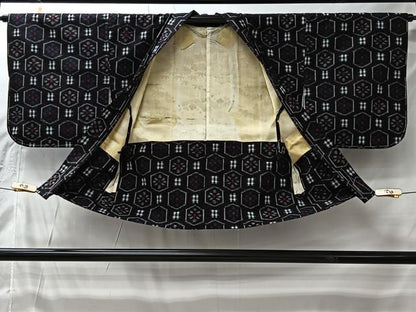 平和屋着物＃久留米絣　羽織　亀甲花文　黒地　綿　逸品　CABI9431ua