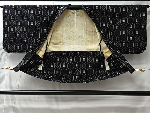 平和屋着物＃久留米絣　羽織　亀甲花文　黒地　綿　逸品　CABI9431ua