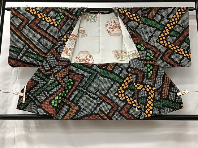 平和屋着物＃道行コート　総絞り　抽象文様　黒地　正絹　逸品　CABI9579ua