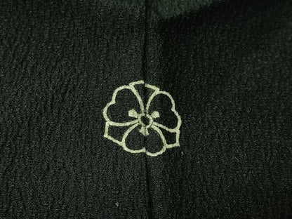 平和屋着物＃羽織　寿光織　色紙重ね草花文　黒地　金銀糸　正絹　逸品　CABI9580ua