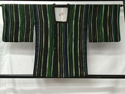 平和屋着物＃道行コート　ろうけつ染　地紋起こし　間道　黒地　正絹　逸品　CABI9584ua