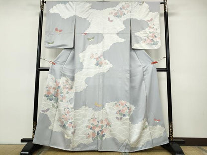 平和屋着物●訪問着　駒刺繍　雲取り花蝶文　銀彩　正絹　逸品　CABI9624ut