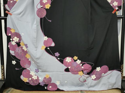 平和屋着物●豪華振袖　駒刺繍　花鞠文　黒地　金彩　正絹　逸品　CABI9637ut