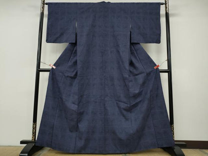 平和屋着物●本場結城紬　重要無形文化財　100亀甲　格子動物文　正絹　逸品　CABI9650ut