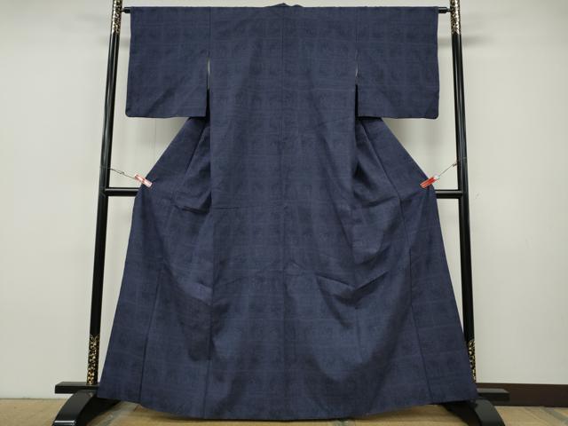 平和屋着物●本場結城紬　重要無形文化財　100亀甲　格子動物文　正絹　逸品　CABI9650ut