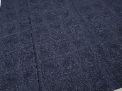 平和屋着物●本場結城紬　重要無形文化財　100亀甲　格子動物文　正絹　逸品　CABI9650ut