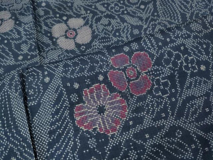 平和屋着物●本場大島紬　7マルキ　草花文　正絹　逸品　CABI9759ut