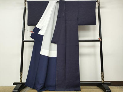 平和屋着物●藍造り国選定無形文化財　藍師・佐藤昭人　色無地　霞地紋　濃鼠色　正絹　逸品　CABI9809ut