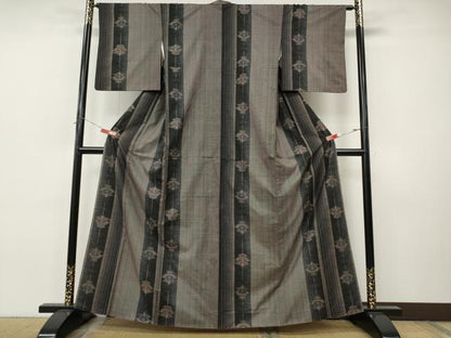 平和屋着物●本場大島紬　7マルキ　孔雀間道　正絹　逸品　CABI9864ut