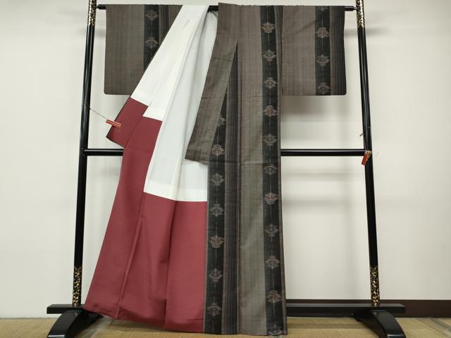 平和屋着物●本場大島紬　7マルキ　孔雀間道　正絹　逸品　CABI9864ut