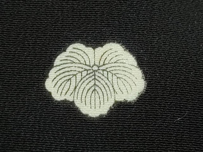 平和屋着物●豪華黒留袖　作家物　駒刺繍　扇面飛鶴草花文　暈し染め　金彩　正絹　逸品　CABI9938ut