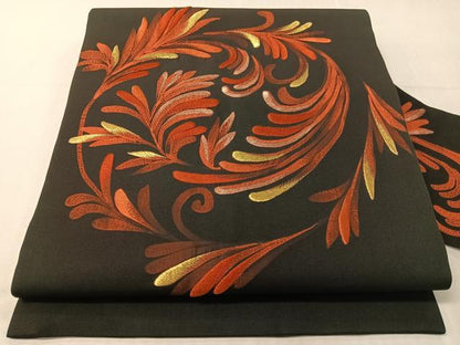 平和屋着物●塩瀬　九寸名古屋帯　刺繍　ろうけつ染め　唐草文　黒地　金糸　正絹　逸品　CABJ0455vp