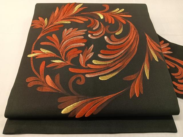 平和屋着物●塩瀬　九寸名古屋帯　刺繍　ろうけつ染め　唐草文　黒地　金糸　正絹　逸品　CABJ0455vp
