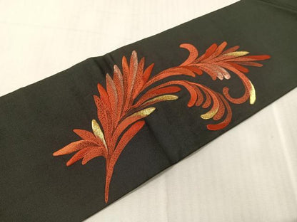 平和屋着物●塩瀬　九寸名古屋帯　刺繍　ろうけつ染め　唐草文　黒地　金糸　正絹　逸品　CABJ0455vp