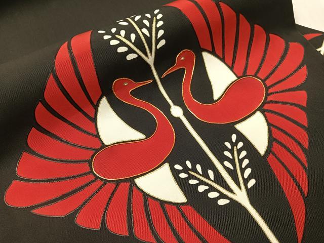 平和屋着物●塩瀬　九寸名古屋帯　駒刺繍　双鳥菱文　黒地　金彩　正絹　逸品　CABJ0622vp
